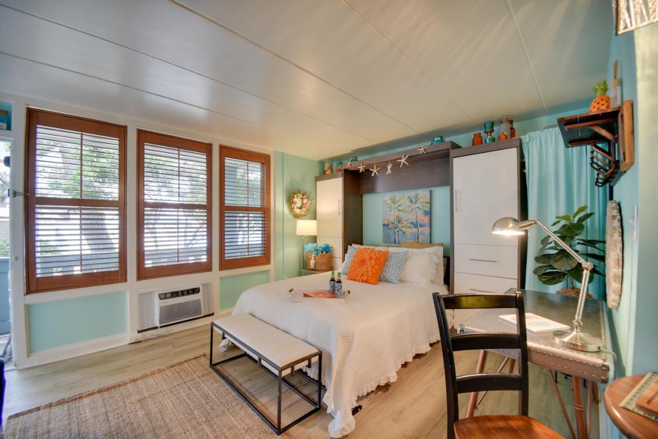 Chic Virginia Beach Retreat - Pool, Steps To Beach Экстерьер фото